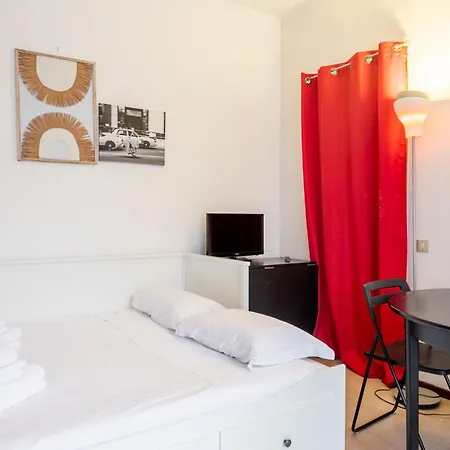 Apartment Rucellai With Shared Pool By Halldis Milan