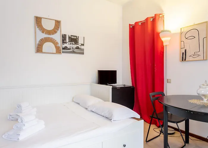 Apartment Rucellai With Shared Pool By Halldis Milan